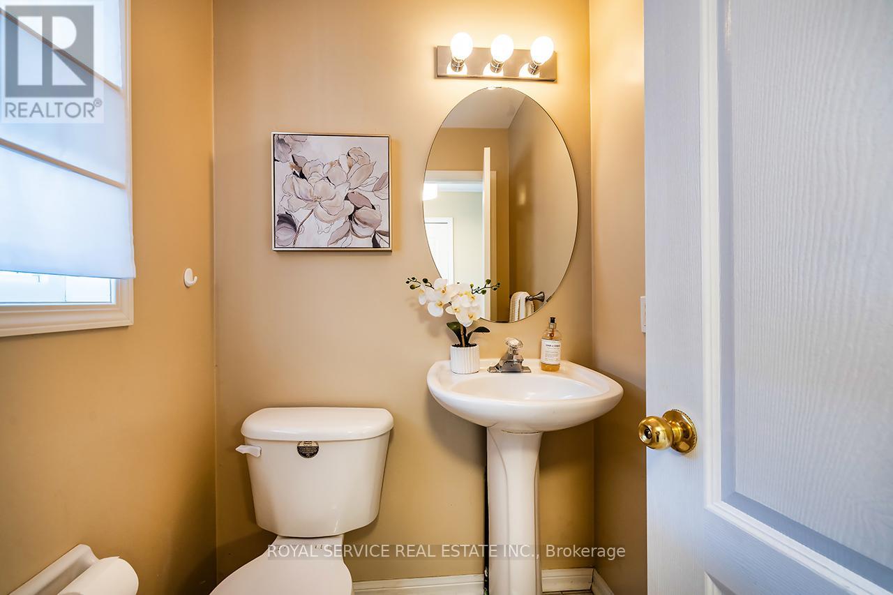 56 Beacham Crescent, Clarington, Ontario  L1B 1N1 - Photo 4 - E12874526