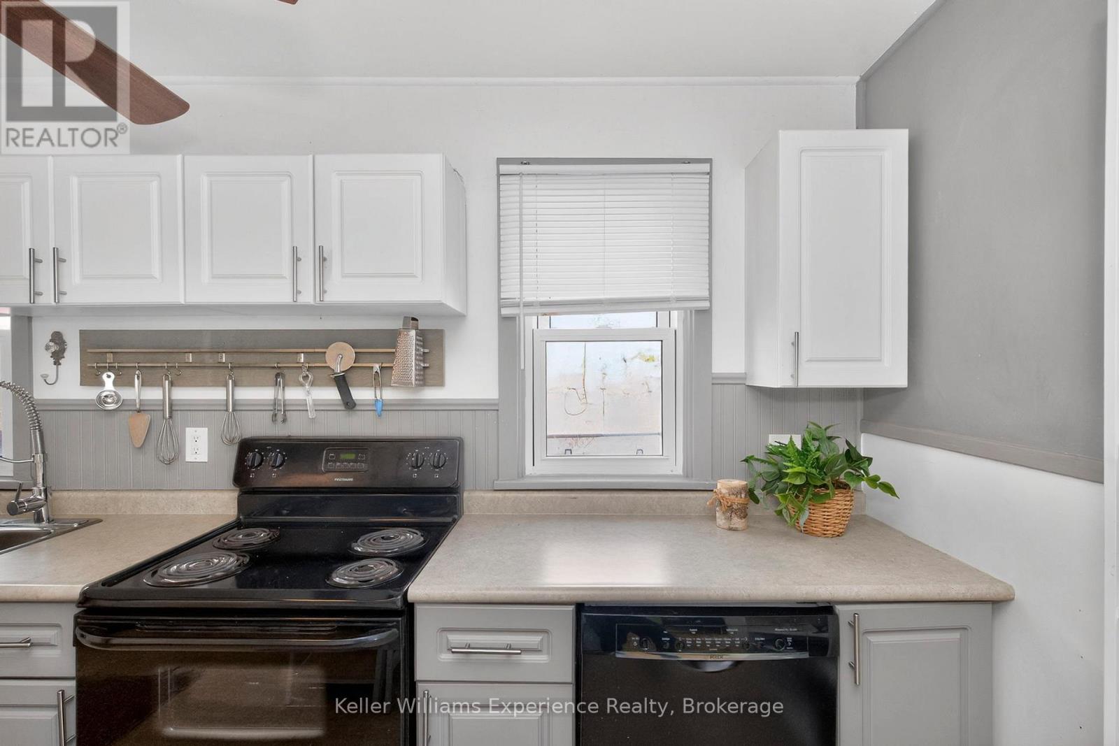 14 Aubrey Street, Bracebridge (Macaulay), Ontario  P1L 1L9 - Photo 8 - X12874566