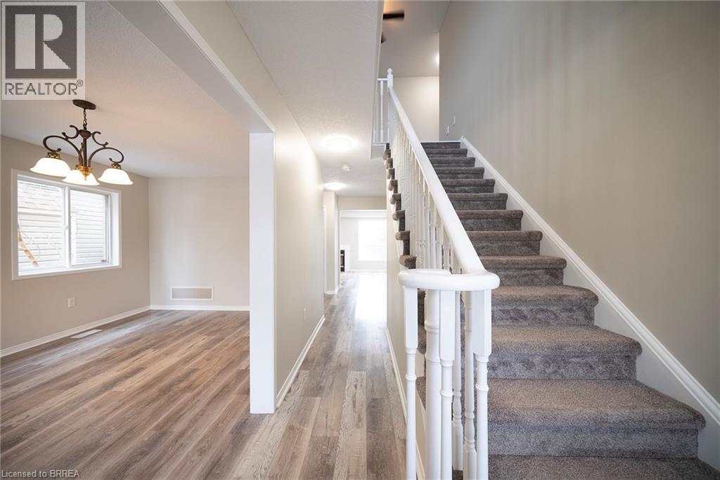 12 Gaydon Way, Brantford, Ontario  N3T 6P9 - Photo 4 - 40804690