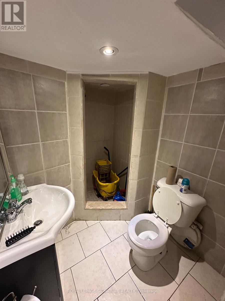 Store Front - 854 Bathurst Street, Toronto, Ontario  M5R 3G2 - Photo 20 - C12874610