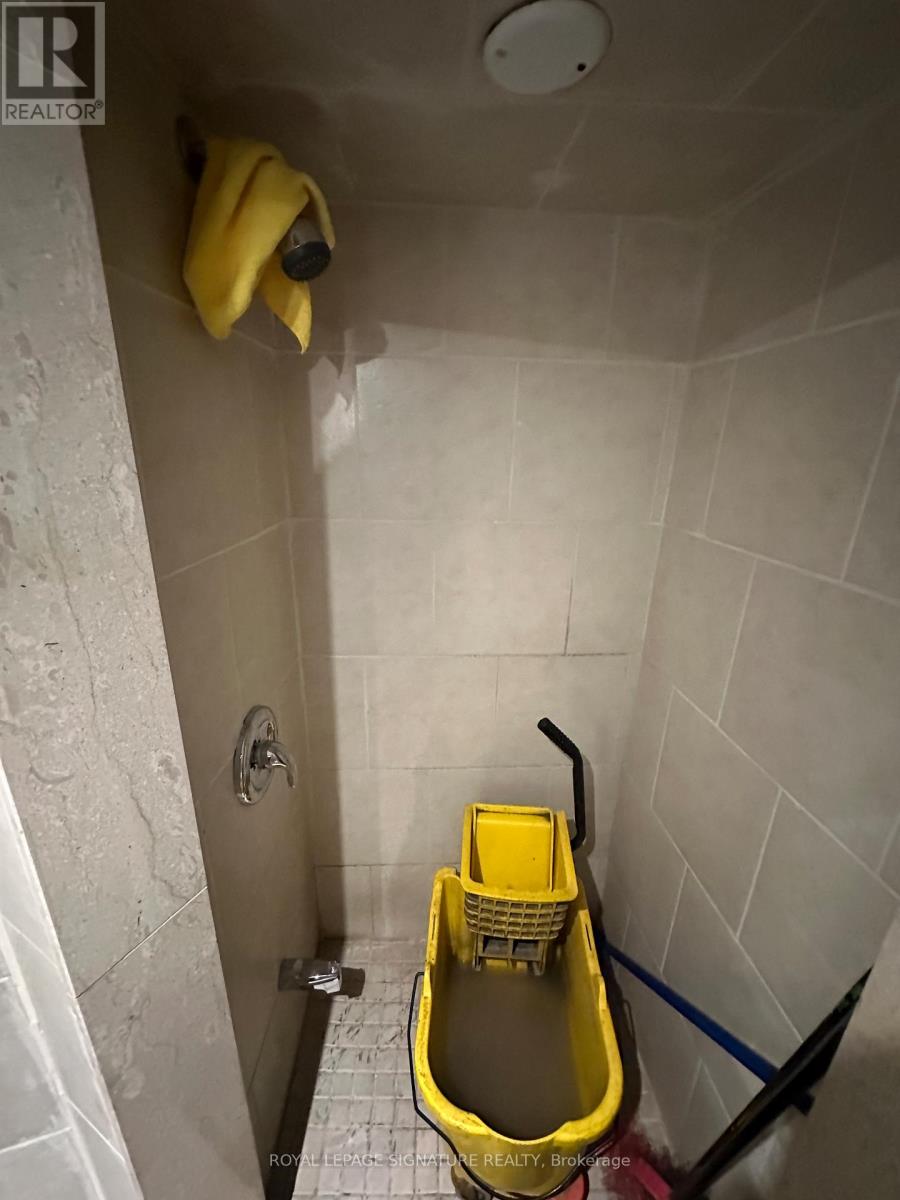 Store Front - 854 Bathurst Street, Toronto, Ontario  M5R 3G2 - Photo 21 - C12874610