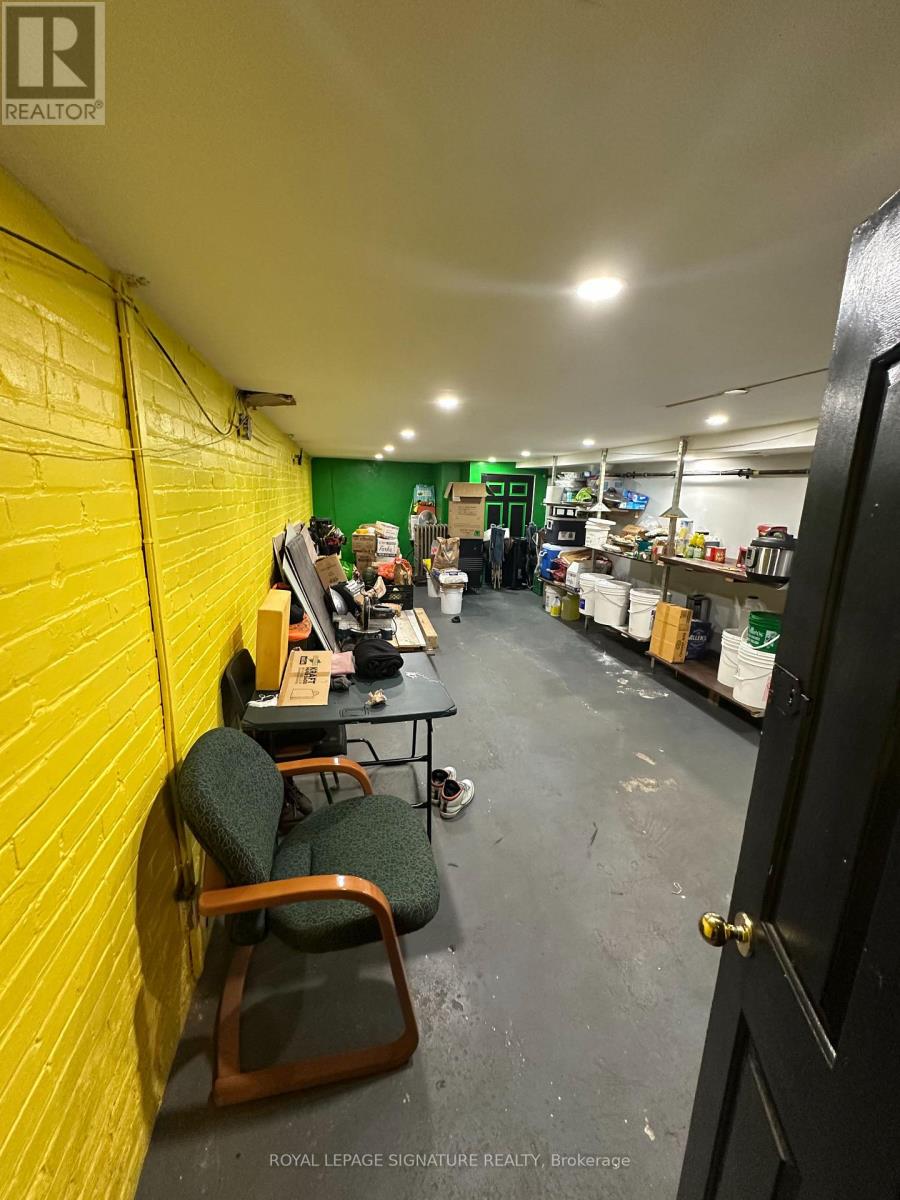 Store Front - 854 Bathurst Street, Toronto, Ontario  M5R 3G2 - Photo 24 - C12874610