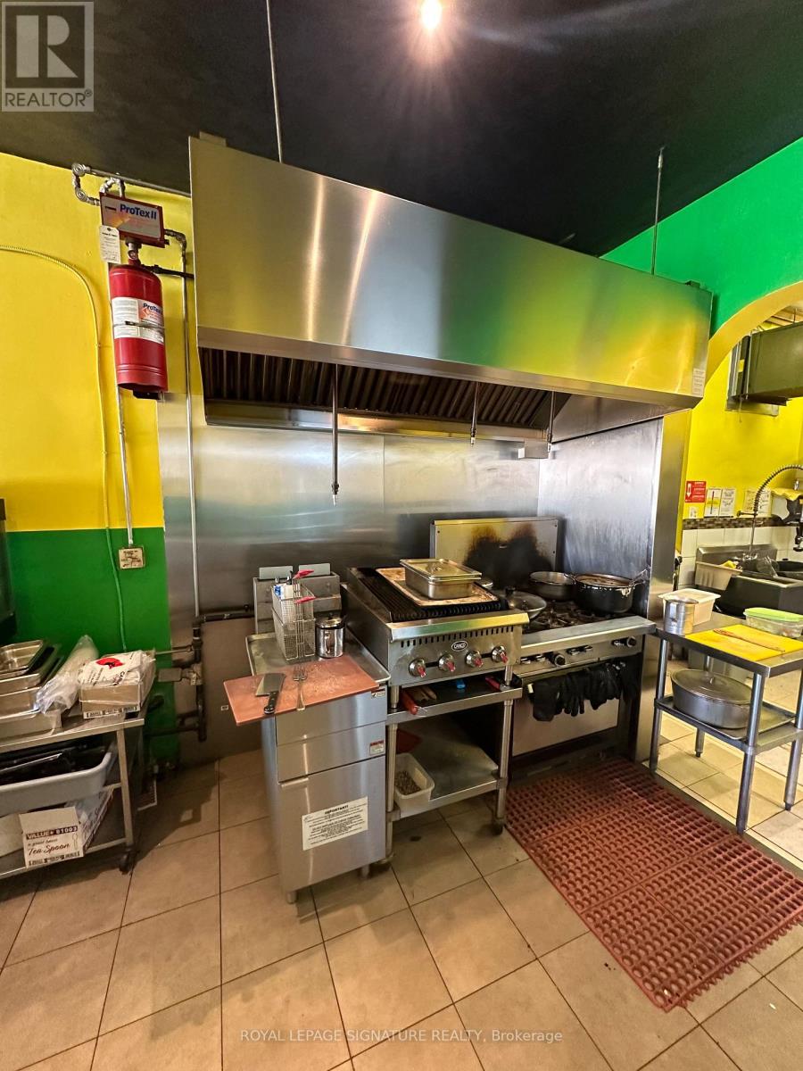 Store Front - 854 Bathurst Street, Toronto, Ontario  M5R 3G2 - Photo 25 - C12874610