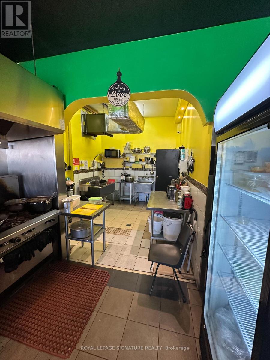 Store Front - 854 Bathurst Street, Toronto, Ontario  M5R 3G2 - Photo 26 - C12874610