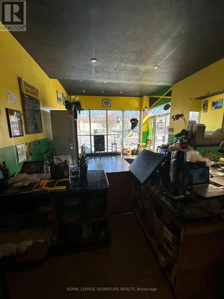 Store Front - 854 Bathurst Street, Toronto, Ontario  M5R 3G2 - Photo 33 - C12874610