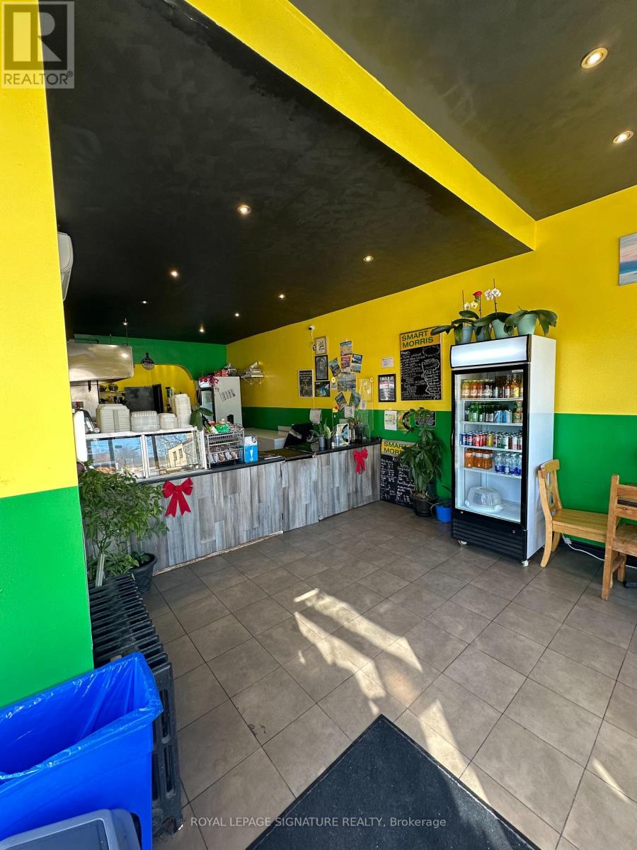 Store Front - 854 Bathurst Street, Toronto, Ontario  M5R 3G2 - Photo 4 - C12874610