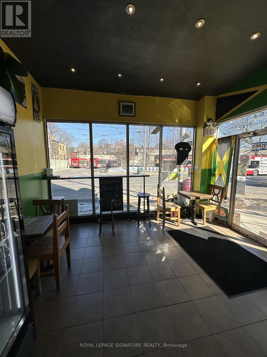 Store Front - 854 Bathurst Street, Toronto, Ontario  M5R 3G2 - Photo 5 - C12874610