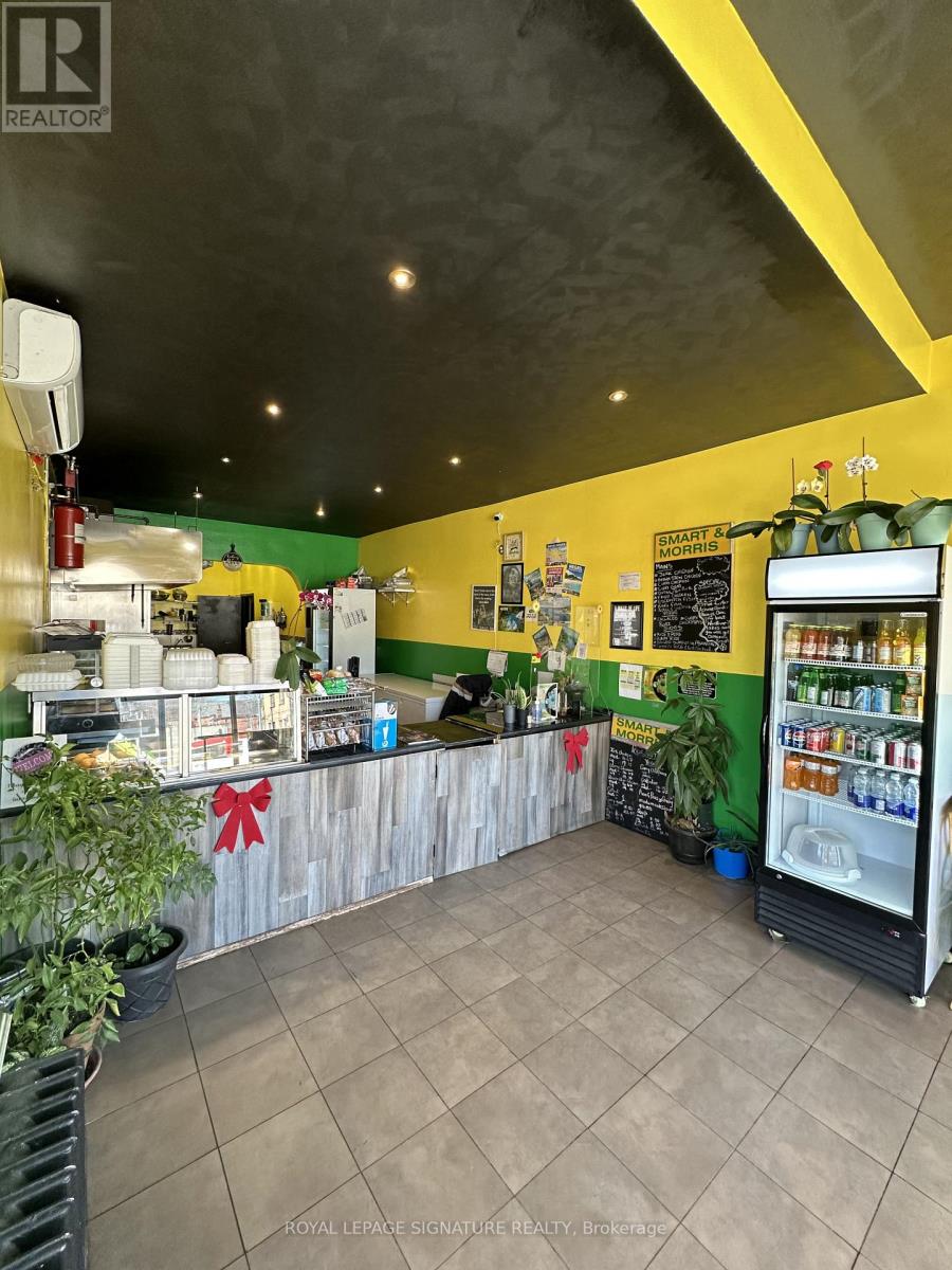 Store Front - 854 Bathurst Street, Toronto, Ontario  M5R 3G2 - Photo 6 - C12874610