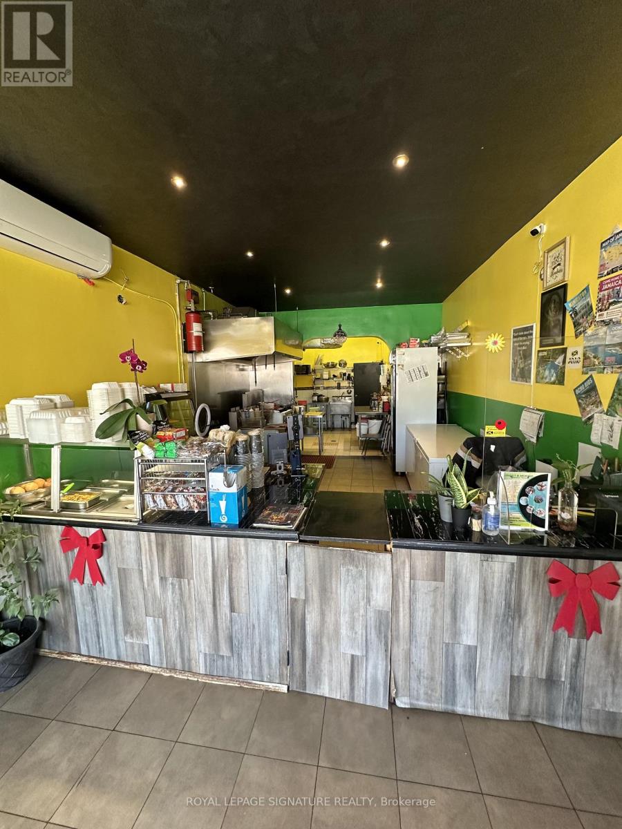 Store Front - 854 Bathurst Street, Toronto, Ontario  M5R 3G2 - Photo 8 - C12874610