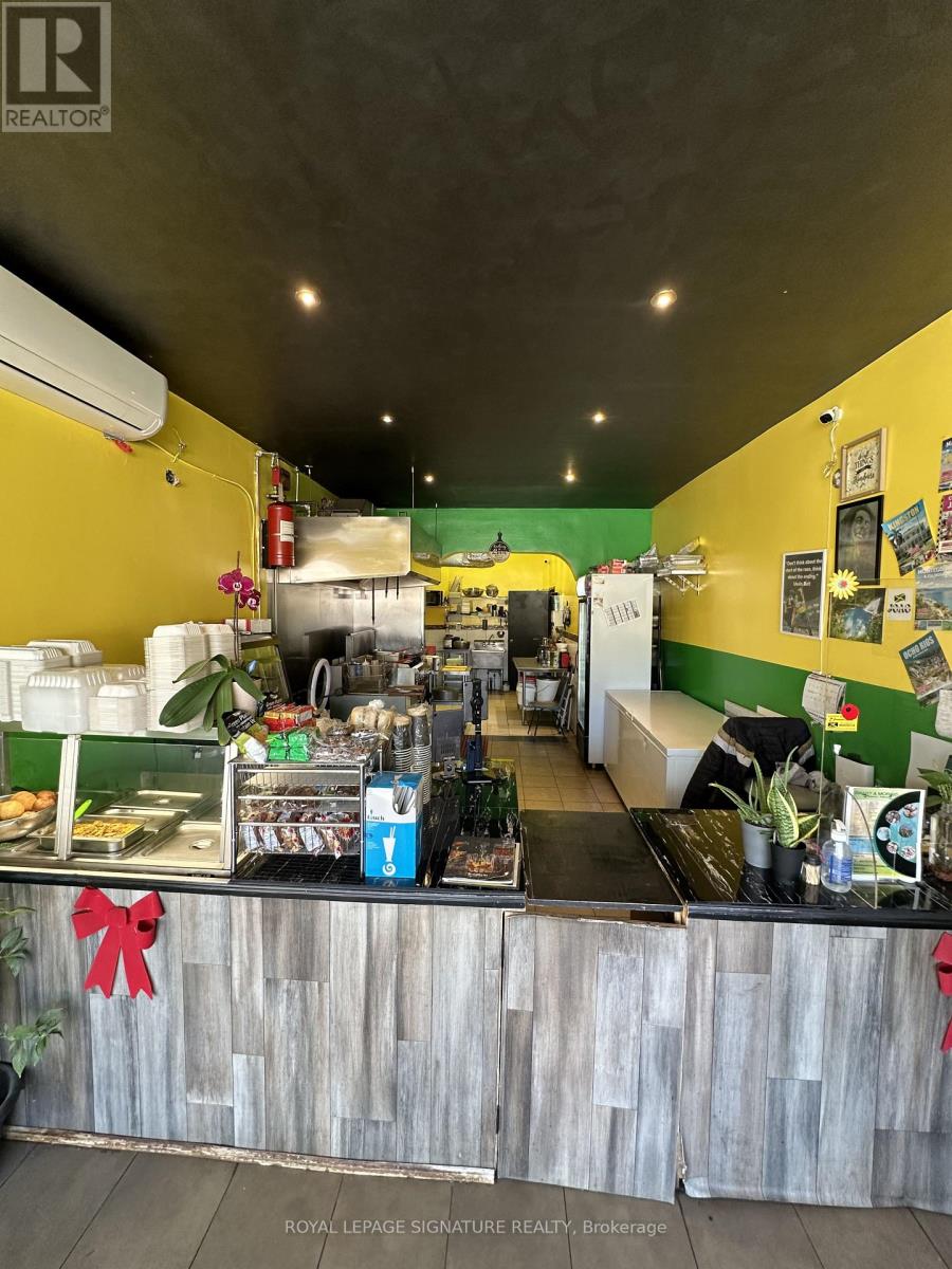 Store Front - 854 Bathurst Street, Toronto, Ontario  M5R 3G2 - Photo 9 - C12874610