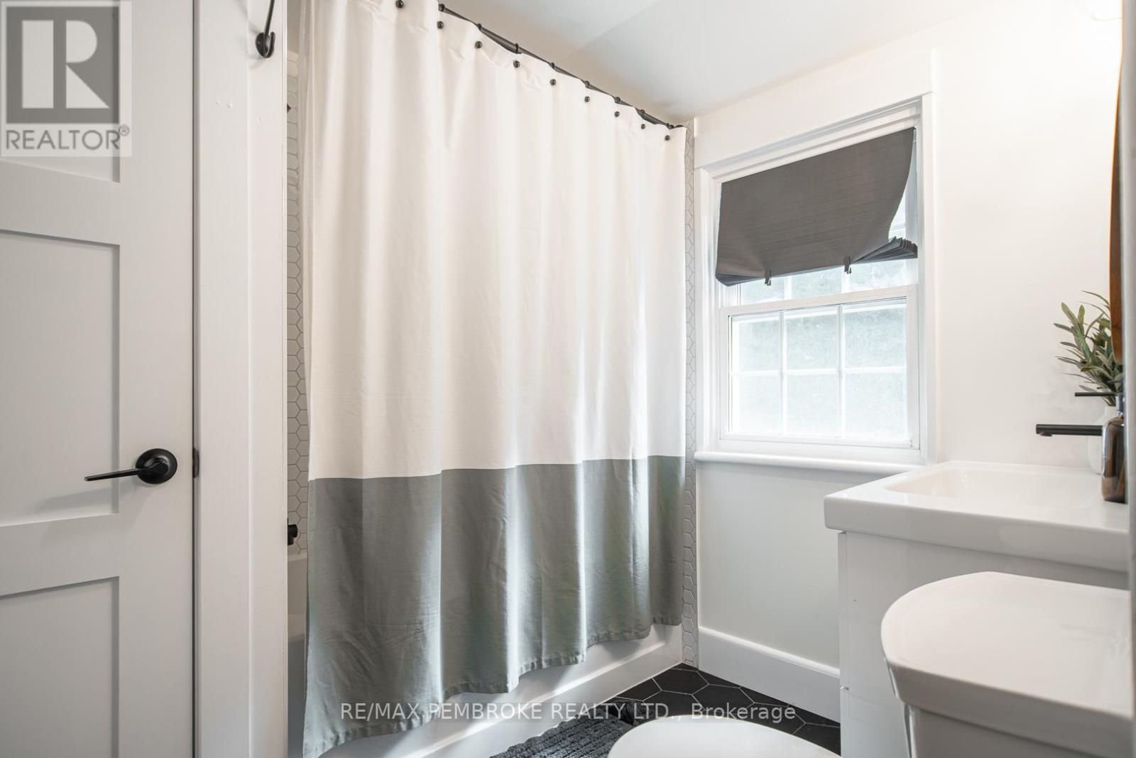 332 Esther Street, Pembroke, Ontario  K8A 3C8 - Photo 24 - X12874600