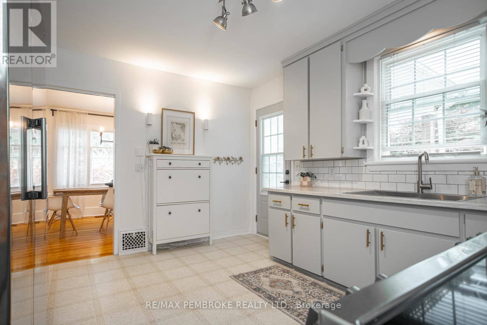 332 Esther Street, Pembroke, Ontario  K8A 3C8 - Photo 5 - X12874600