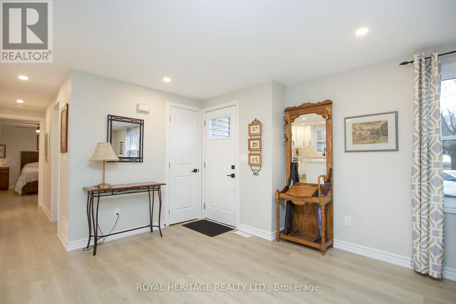 40 Bluffs Road, Clarington, Ontario  L1B 1A3 - Photo 4 - E12874514