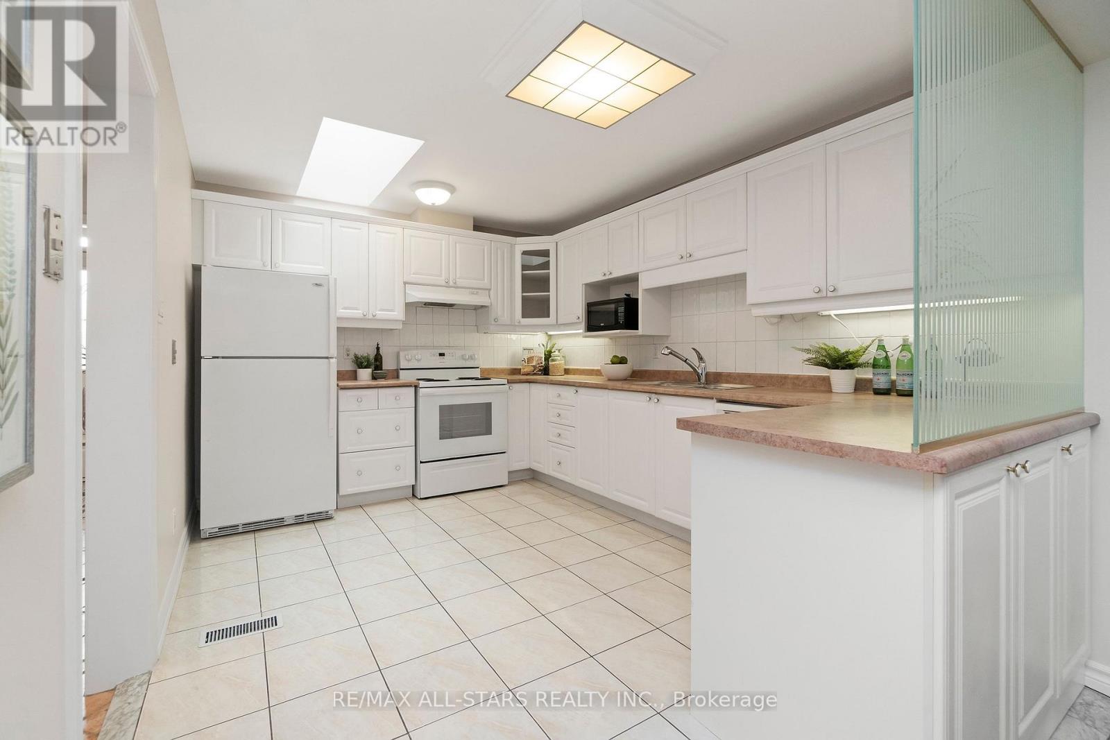 30 Blue Heron Beach Way, Markham, Ontario  L6E 1B4 - Photo 7 - N12874548