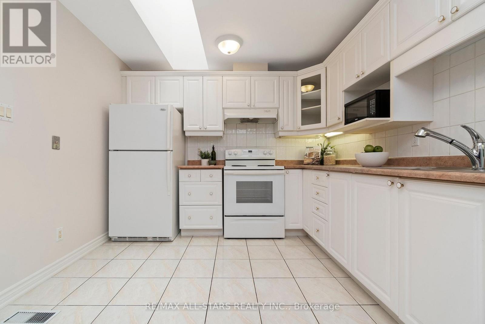 30 Blue Heron Beach Way, Markham, Ontario  L6E 1B4 - Photo 8 - N12874548