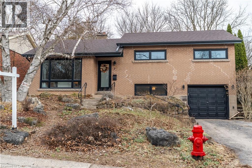 7 GLENMORRIS Drive, Hamilton, Ontario