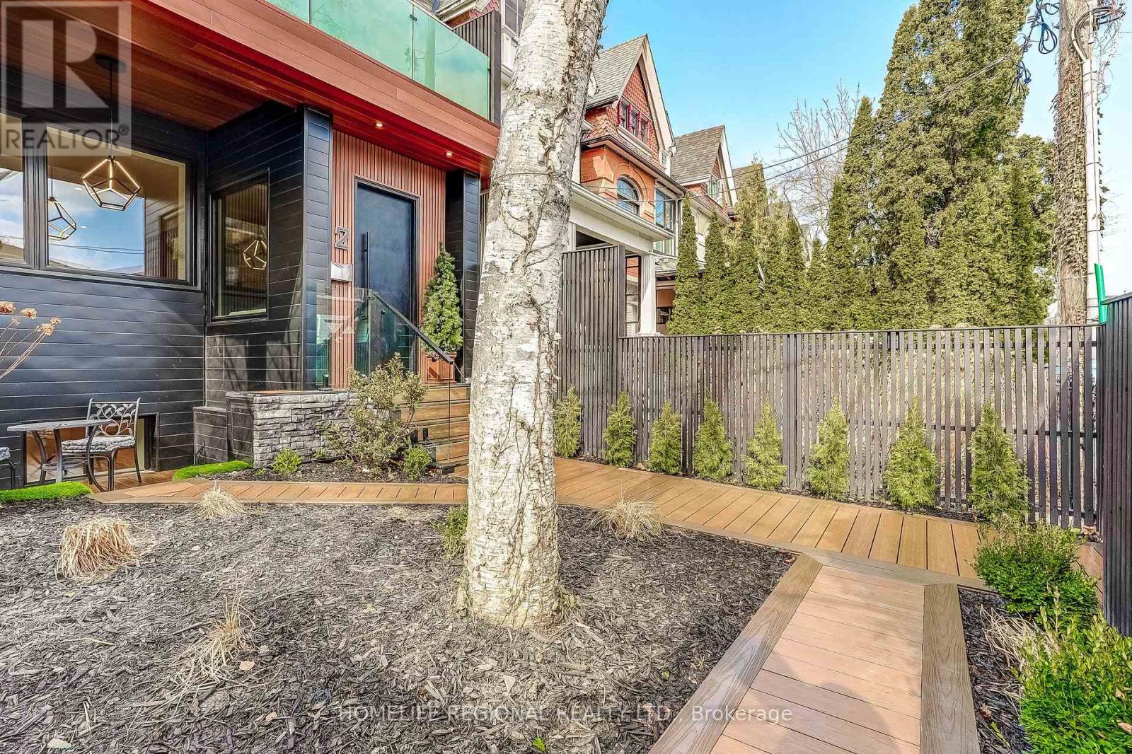 12 Macdonell Avenue, Toronto, Ontario  M6R 2A2 - Photo 50 - W12874496