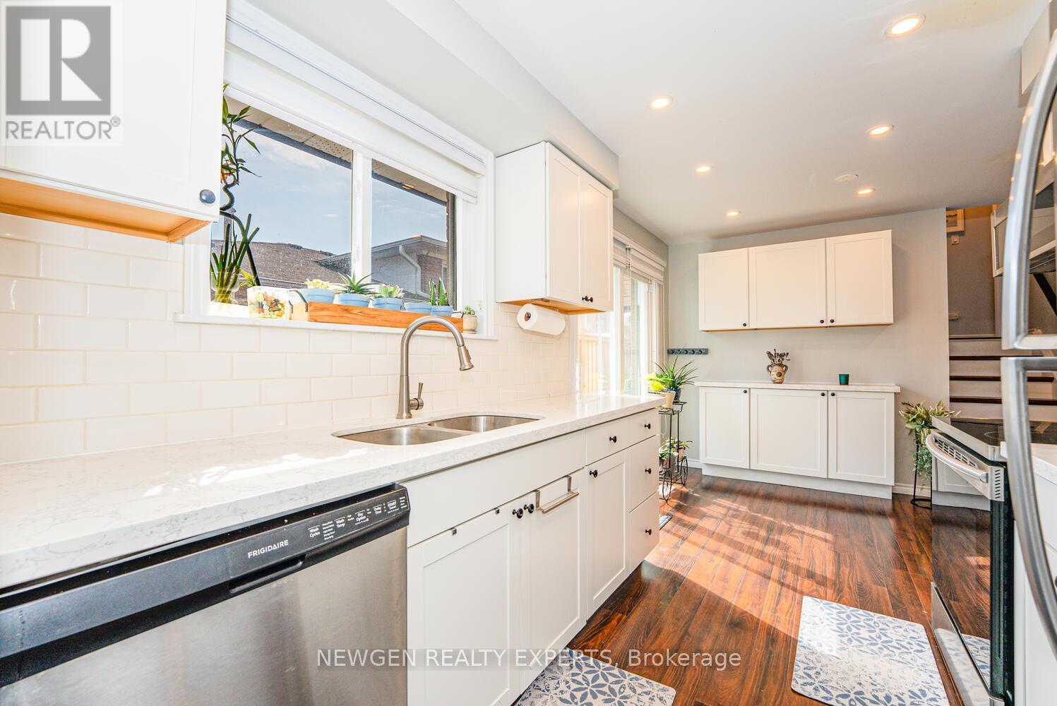 45 Grange Drive, Brampton, Ontario  L6X 2H1 - Photo 13 - W12874588