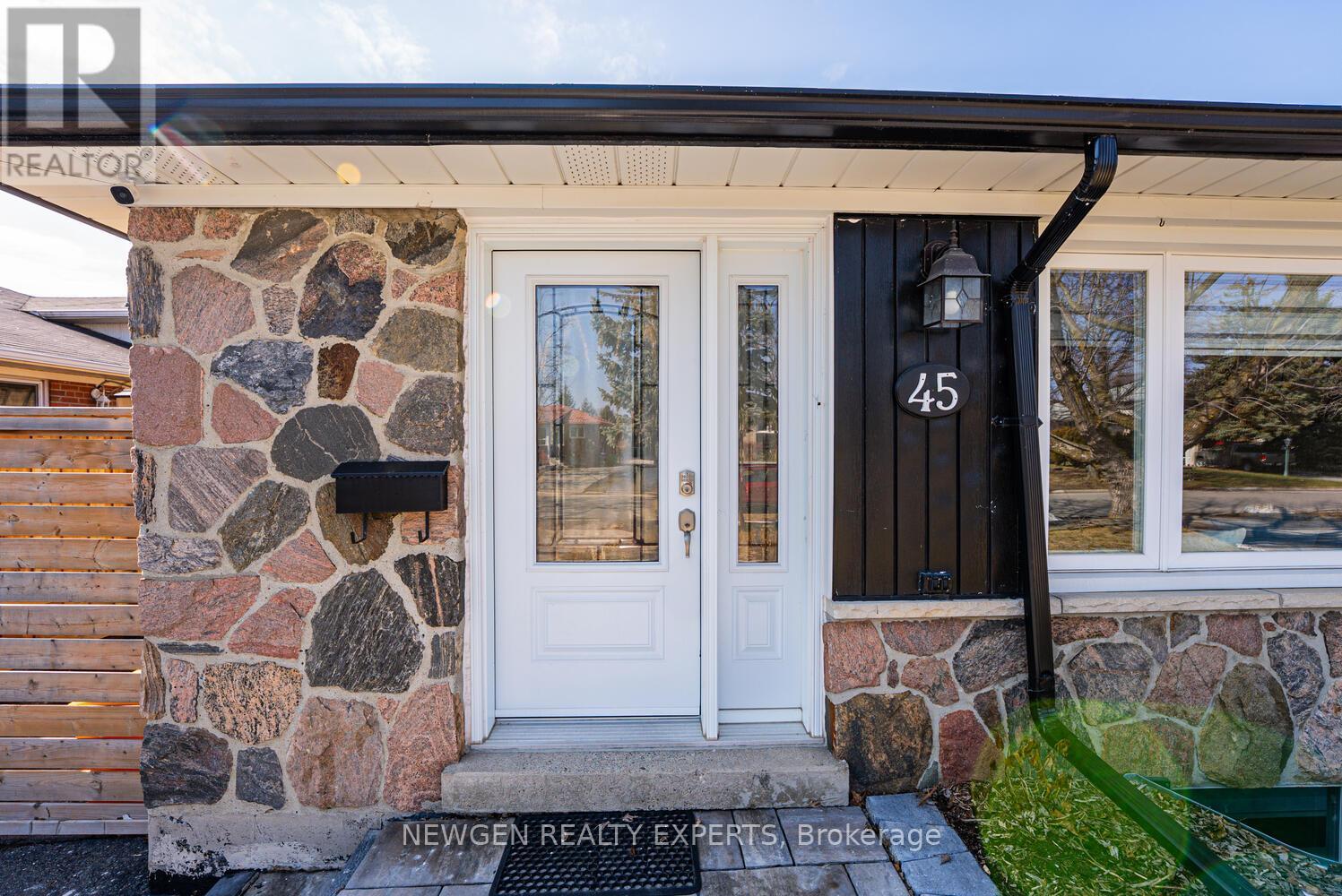 45 Grange Drive, Brampton, Ontario  L6X 2H1 - Photo 4 - W12874588