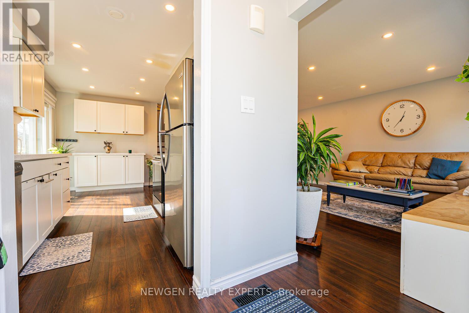 45 Grange Drive, Brampton, Ontario  L6X 2H1 - Photo 5 - W12874588