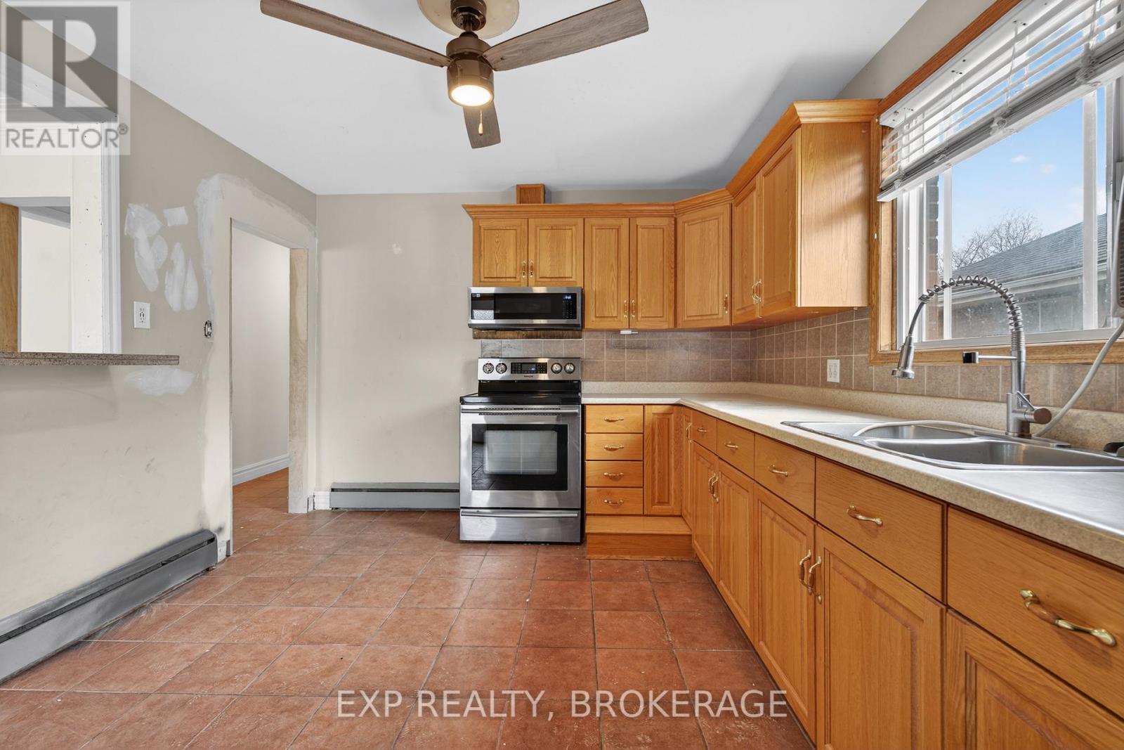 43 Carleton Street, Kingston, Ontario  K7K 4E7 - Photo 8 - X12874528