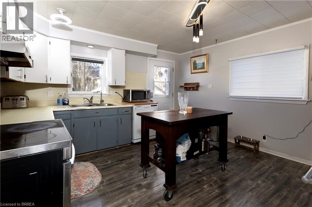 38 Mowat Street, Stratford, Ontario  N5A 2B7 - Photo 12 - 40807853