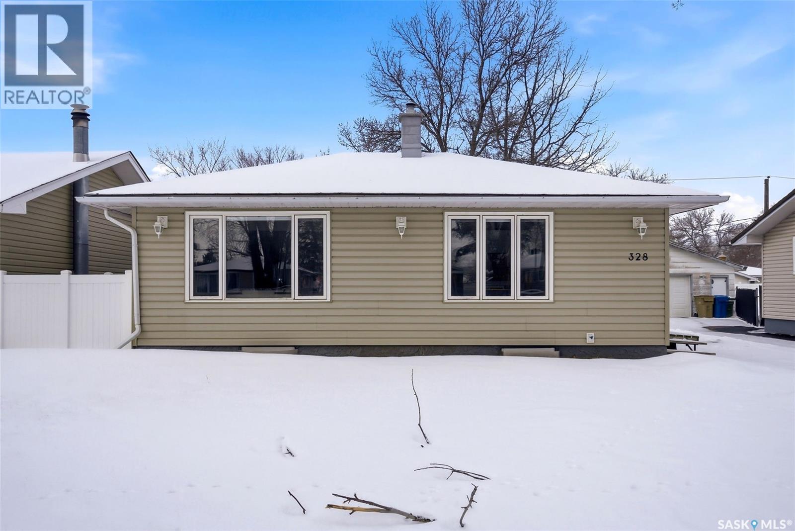 328 Toronto Street N, Regina, Saskatchewan  S4L 0L5 - Photo 2 - SK030163