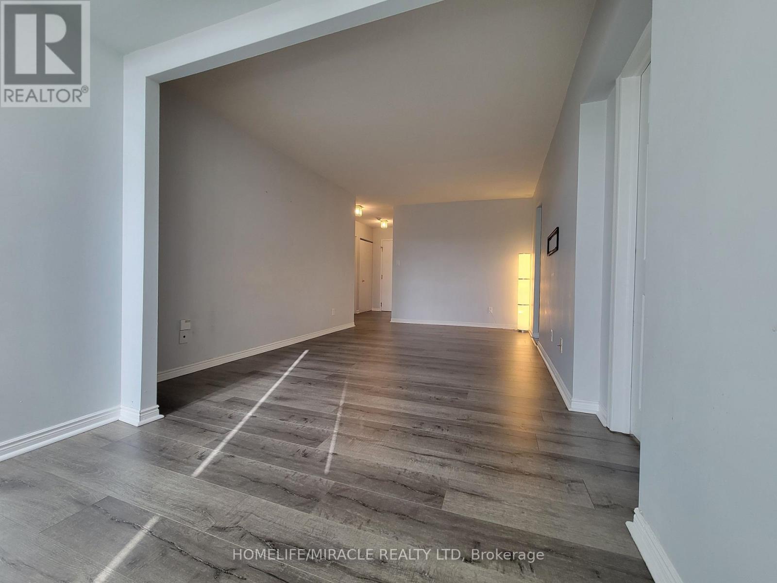 207 - 135 Hillcrest Avenue, Mississauga, Ontario  L5B 4B1 - Photo 13 - W12828566