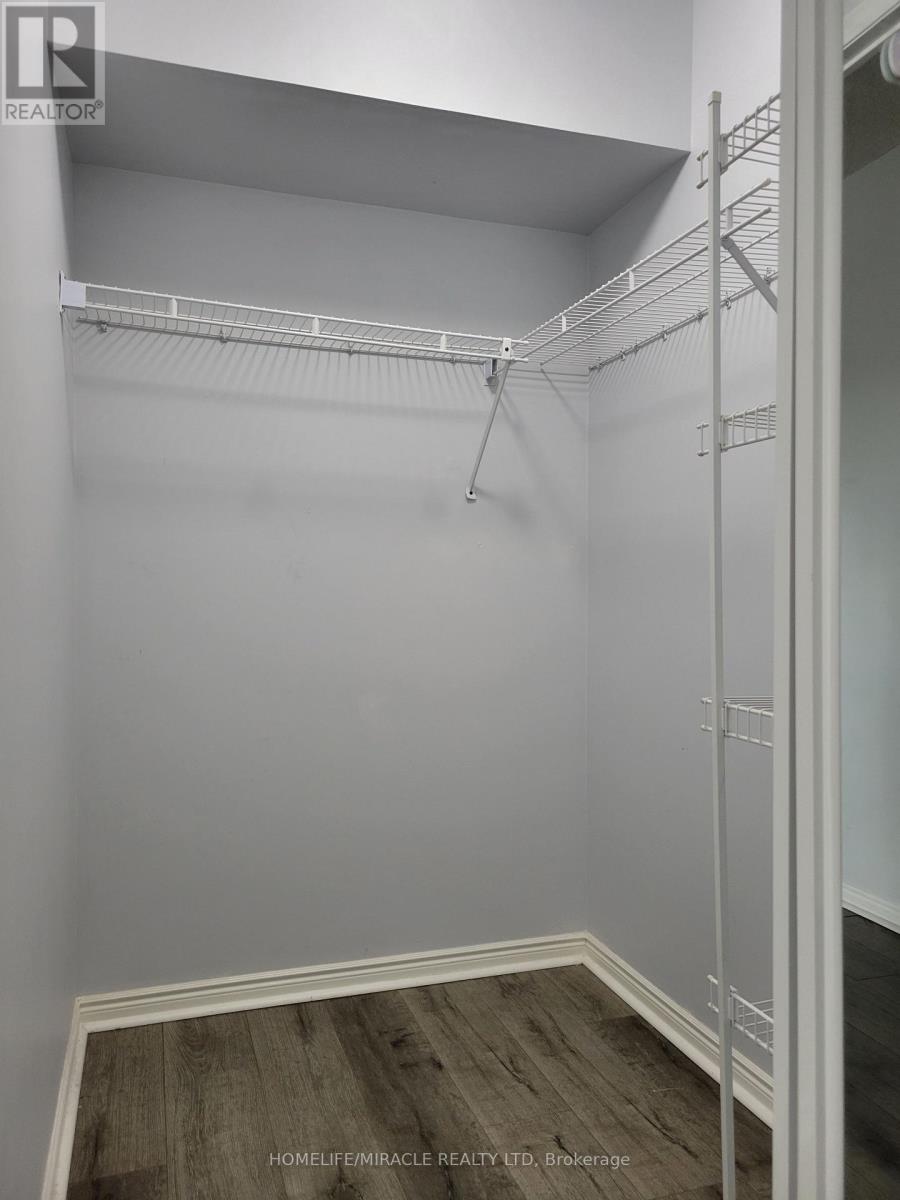 207 - 135 Hillcrest Avenue, Mississauga, Ontario  L5B 4B1 - Photo 17 - W12828566