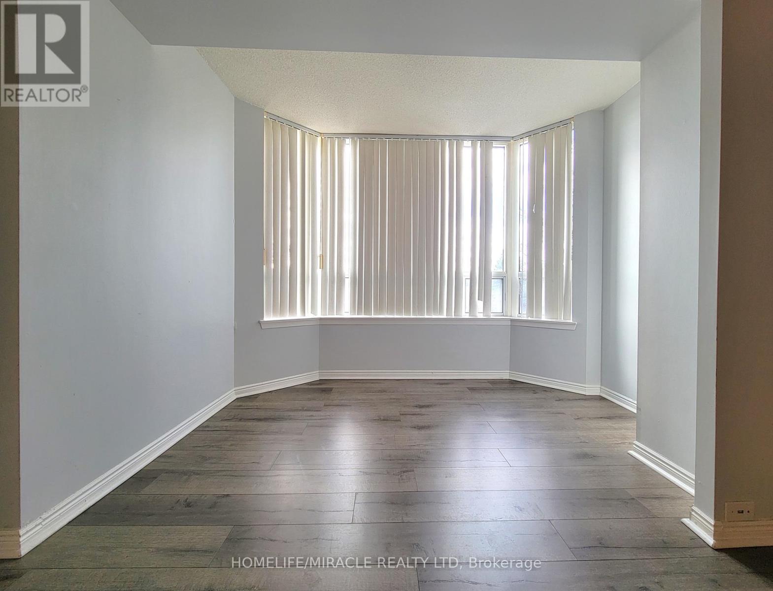 207 - 135 Hillcrest Avenue, Mississauga, Ontario  L5B 4B1 - Photo 11 - W12828566