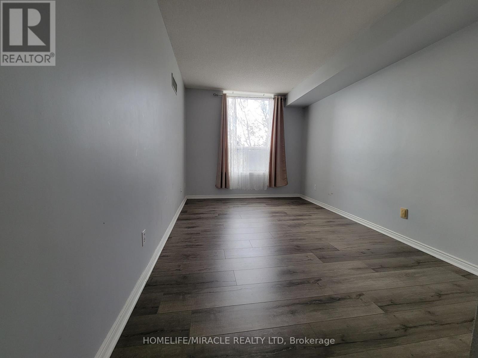 207 - 135 Hillcrest Avenue, Mississauga, Ontario  L5B 4B1 - Photo 19 - W12828566