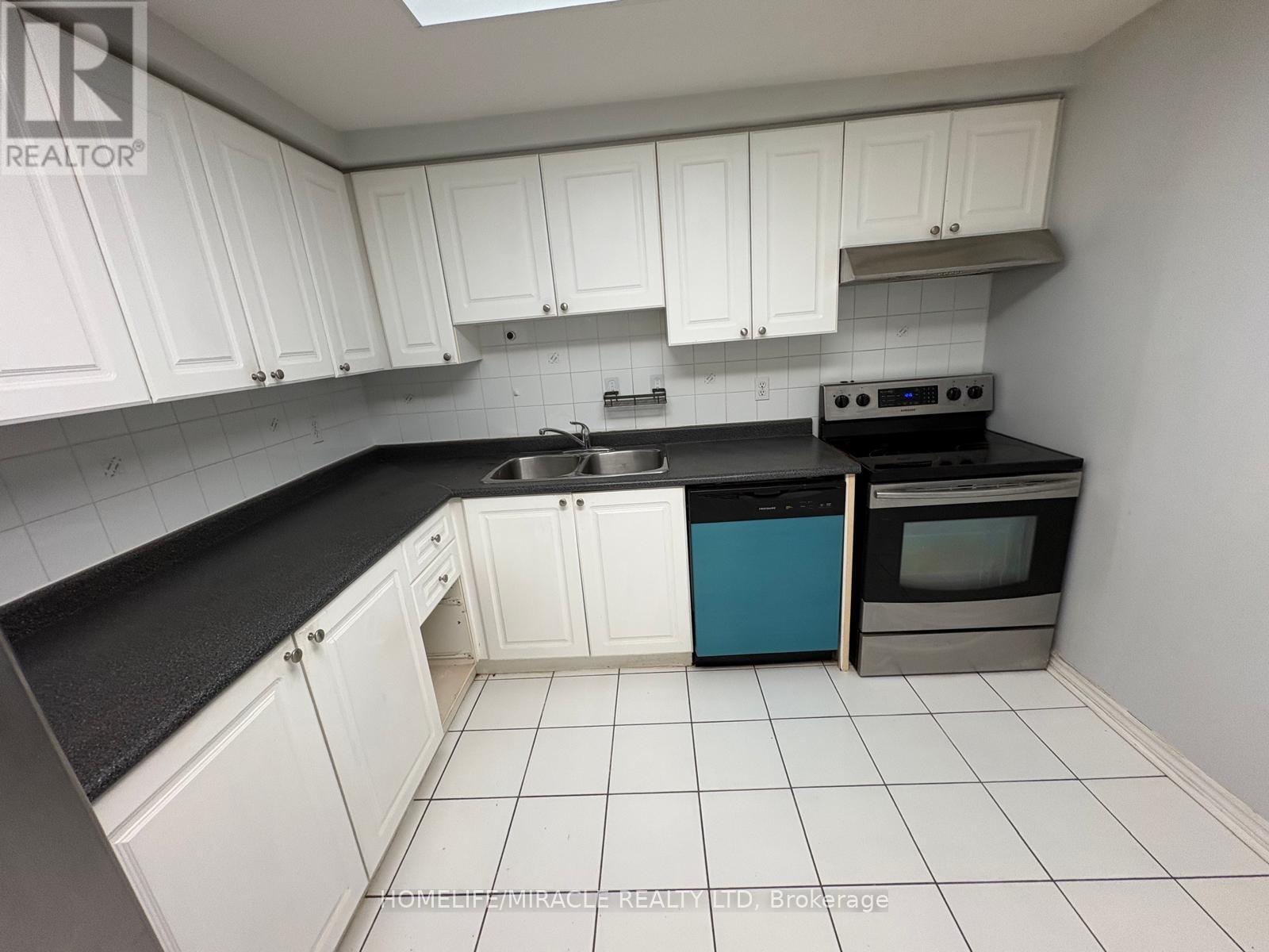 207 - 135 Hillcrest Avenue, Mississauga, Ontario  L5B 4B1 - Photo 22 - W12828566