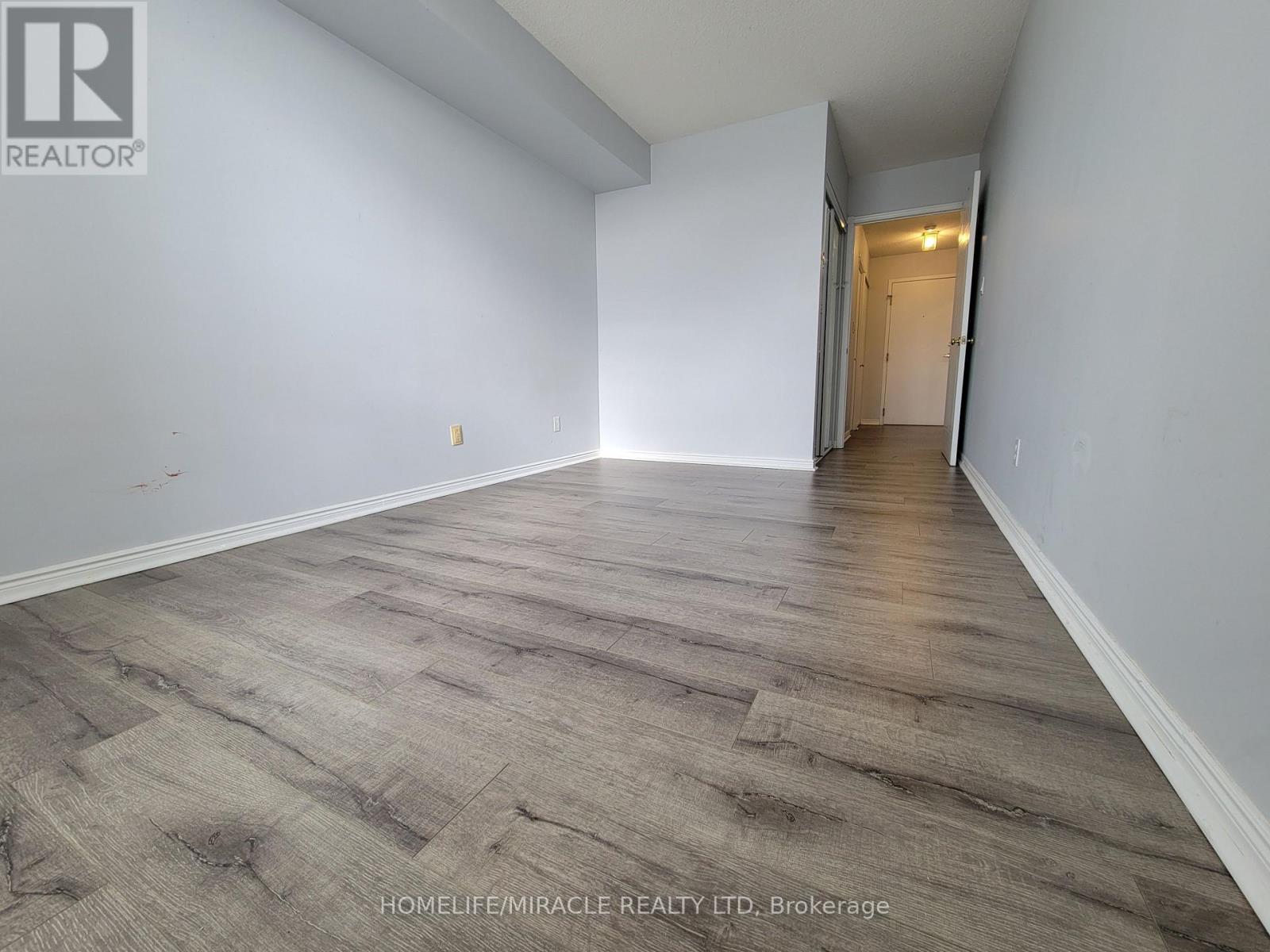 207 - 135 Hillcrest Avenue, Mississauga, Ontario  L5B 4B1 - Photo 18 - W12828566