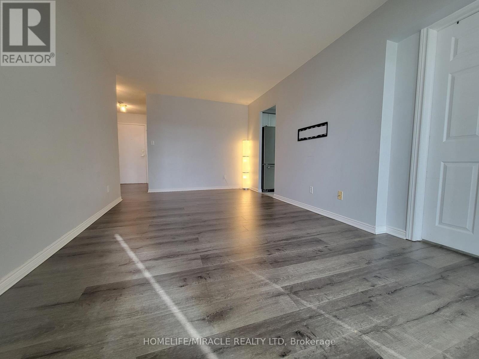 207 - 135 Hillcrest Avenue, Mississauga, Ontario  L5B 4B1 - Photo 14 - W12828566