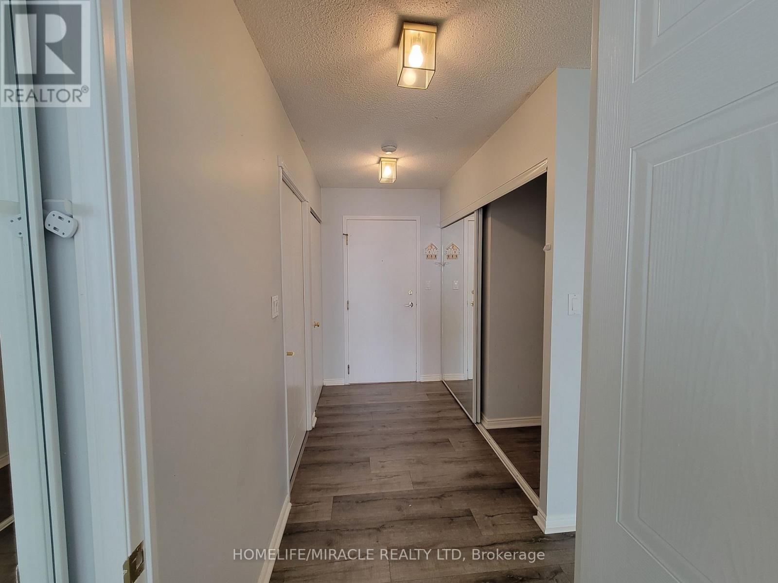 207 - 135 Hillcrest Avenue, Mississauga, Ontario  L5B 4B1 - Photo 16 - W12828566