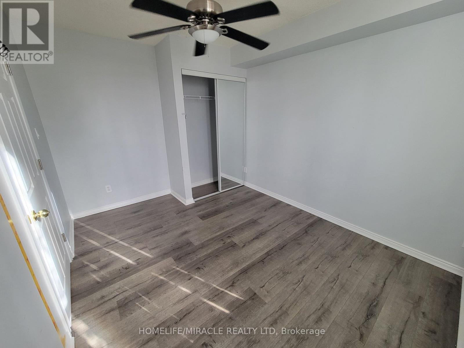 207 - 135 Hillcrest Avenue, Mississauga, Ontario  L5B 4B1 - Photo 8 - W12828566