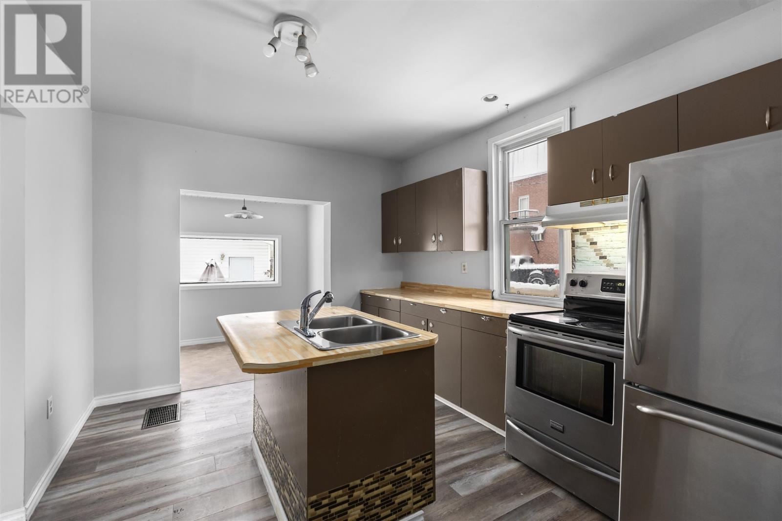 32 Cathcart St, Sault Ste. Marie, Ontario  P6A 1E1 - Photo 11 - SM253455