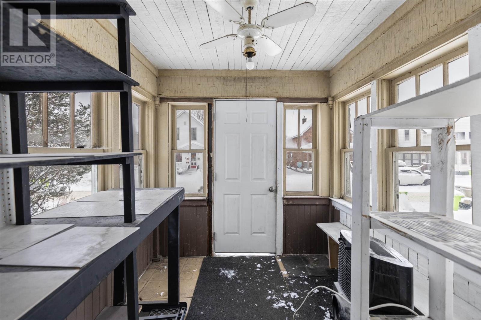 32 Cathcart St, Sault Ste. Marie, Ontario  P6A 1E1 - Photo 3 - SM253455