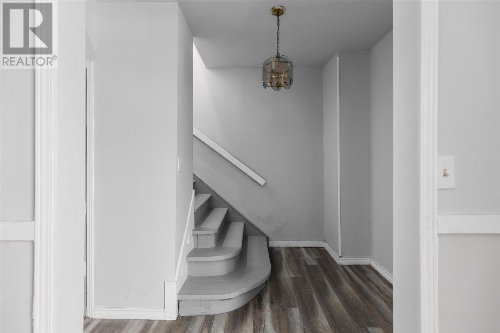 32 Cathcart St, Sault Ste. Marie, Ontario  P6A 1E1 - Photo 5 - SM253455