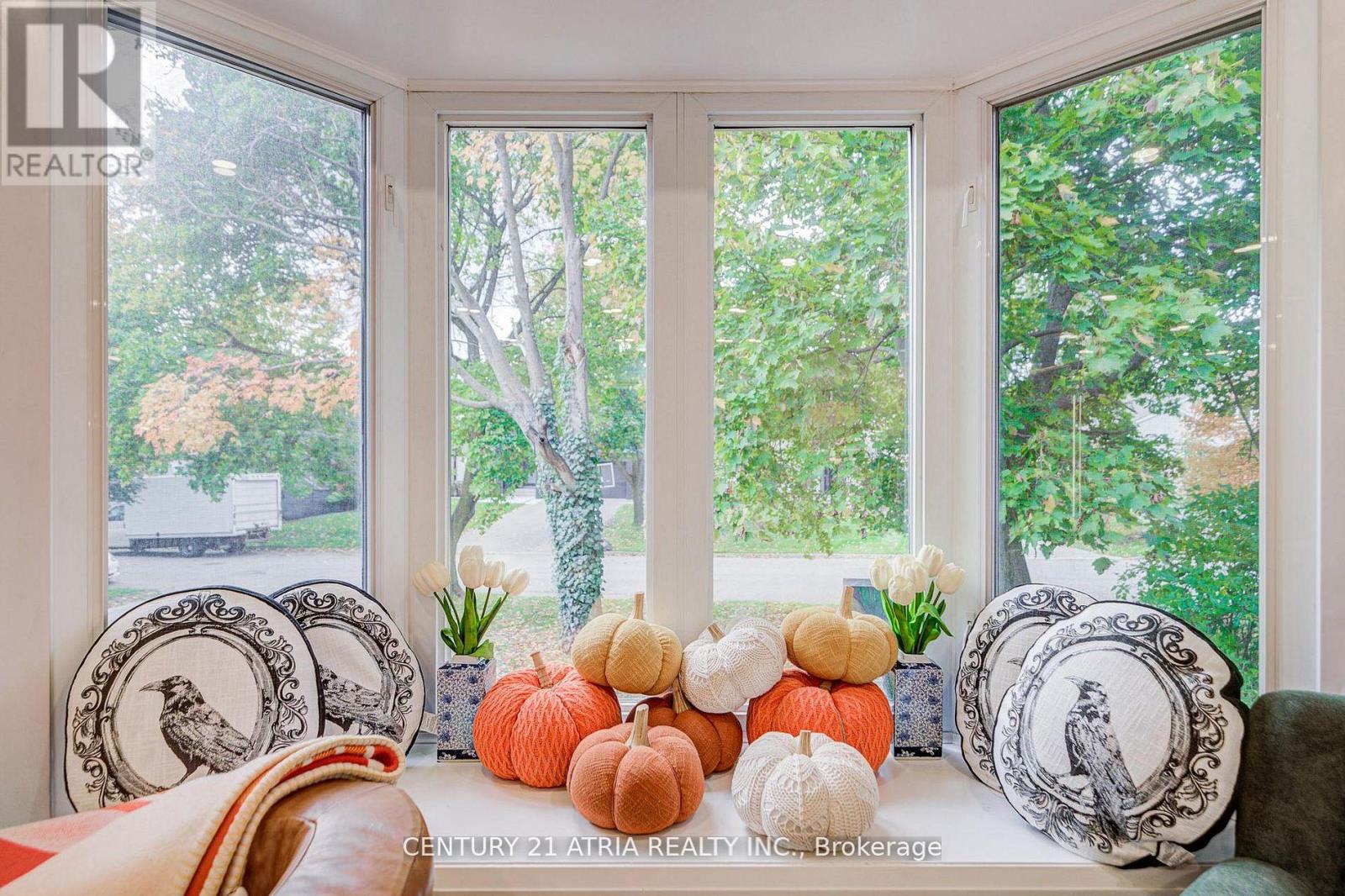 33 Sir Brandiles Place, Markham, Ontario  L3P 2Z4 - Photo 6 - N12848192