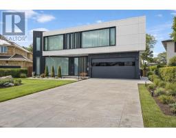 8 CADMUS ROAD, Toronto, Ontario