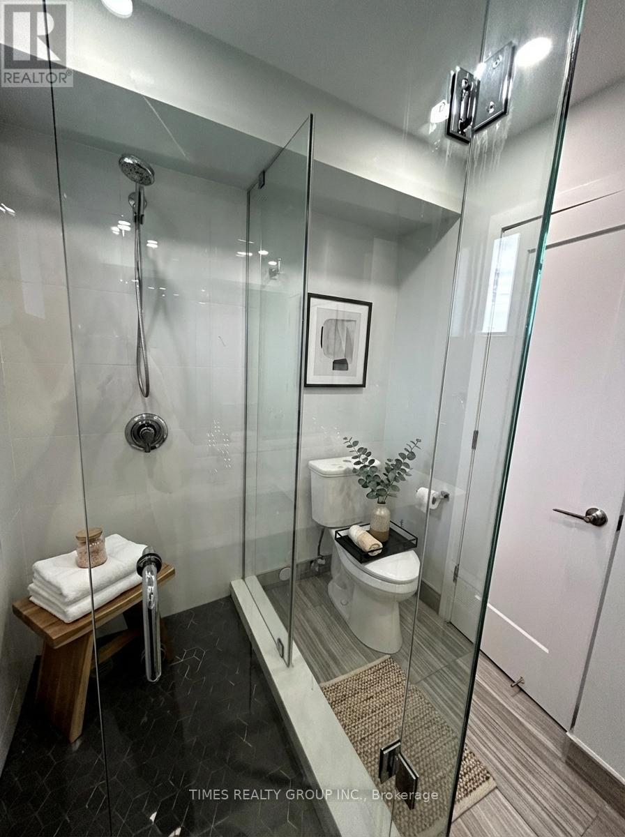 902 - 15 Walmer Road, Toronto (Annex), Ontario  M5R 2X1 - Photo 4 - C12874758