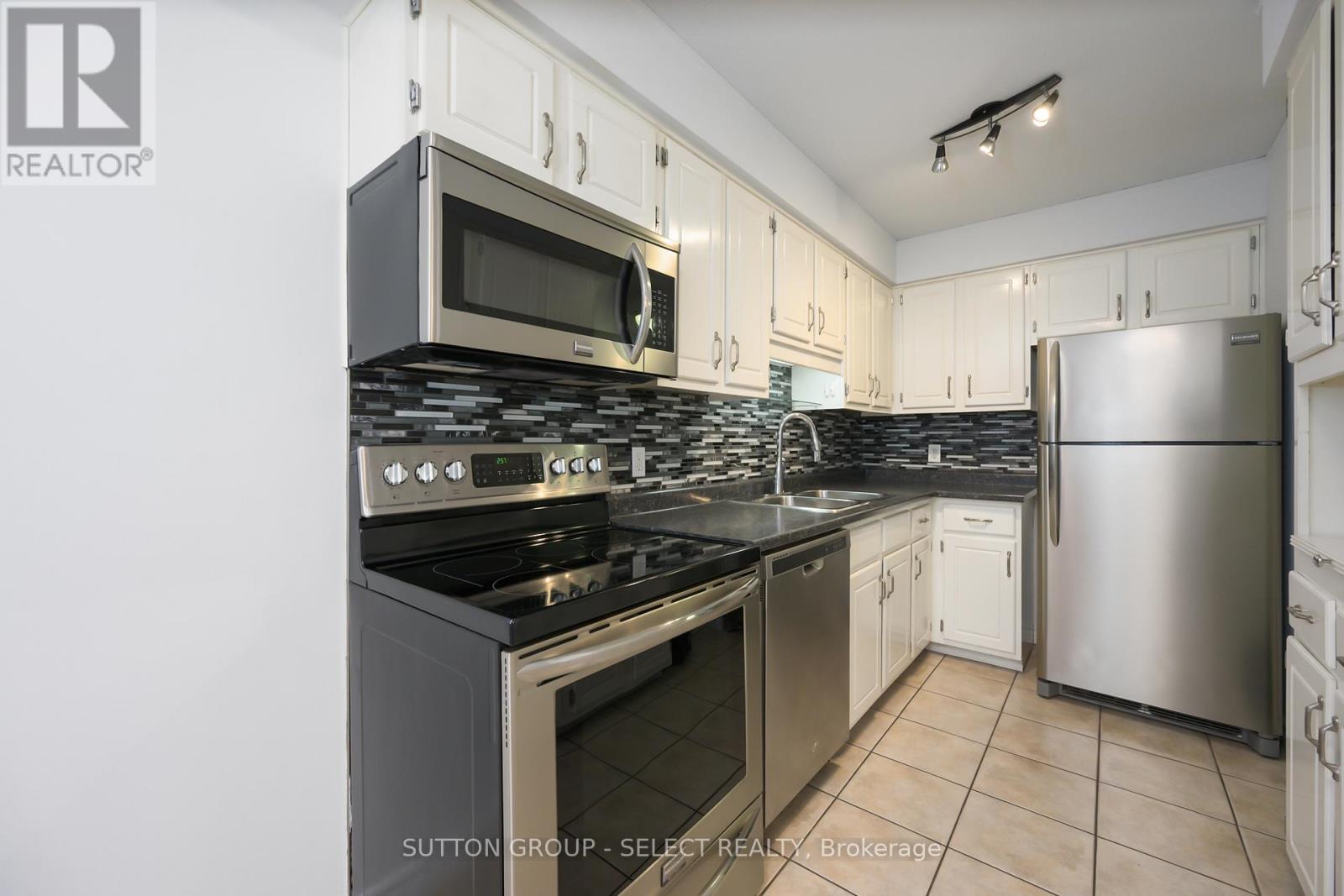 2 - 189 Homestead Crescent, London North, Ontario  N6C 2J4 - Photo 4 - X12874744