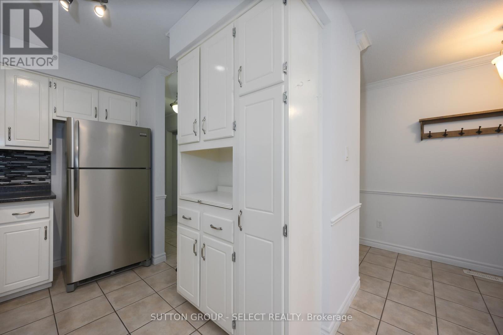 2 - 189 Homestead Crescent, London North, Ontario  N6C 2J4 - Photo 5 - X12874744