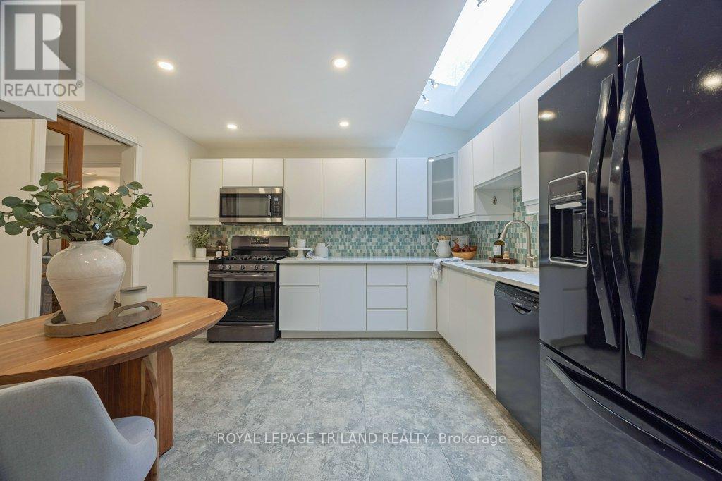 Photo 11 of 50 for 96 Base Line Road E