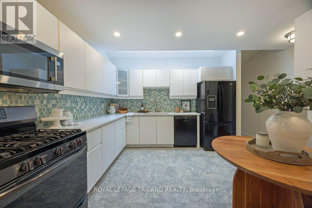 Photo 12 of 50 for 96 Base Line Road E