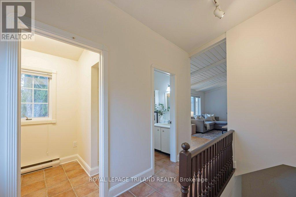 Photo 18 of 50 for 96 Base Line Road E