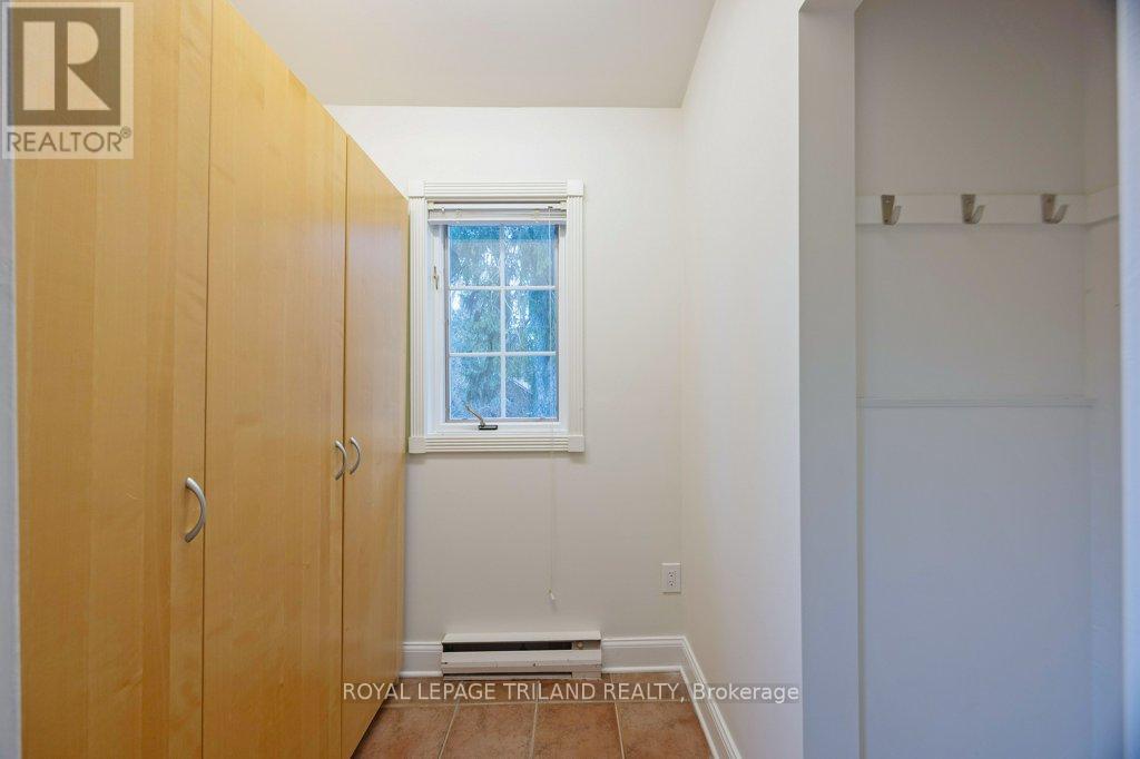 Photo 20 of 50 for 96 Base Line Road E