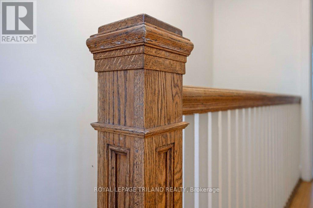 Photo 24 of 50 for 96 Base Line Road E