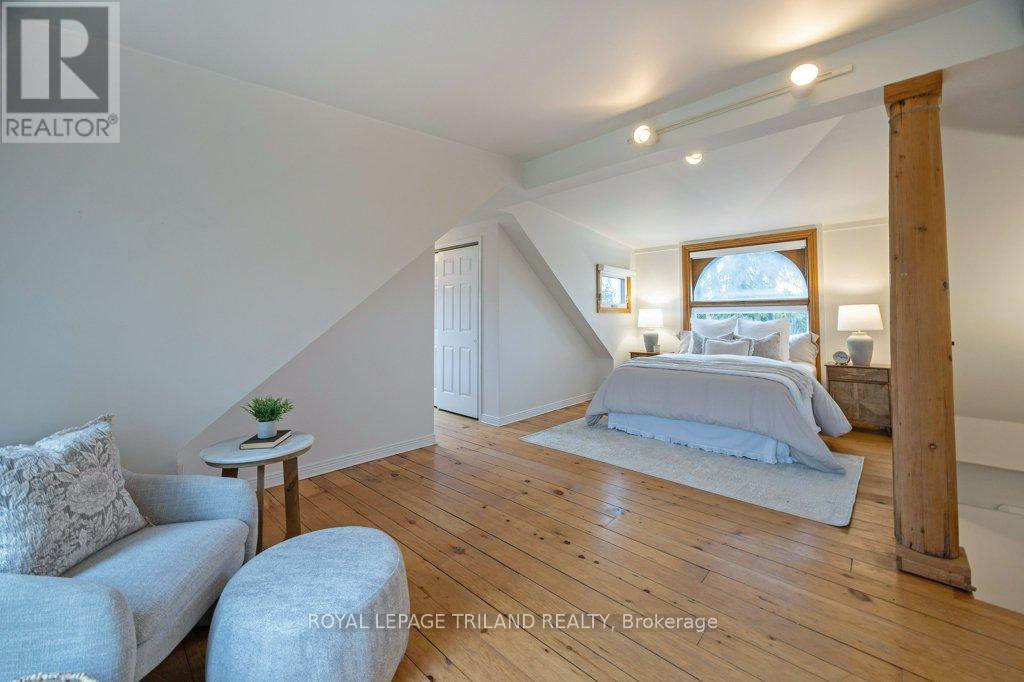 Photo 31 of 50 for 96 Base Line Road E